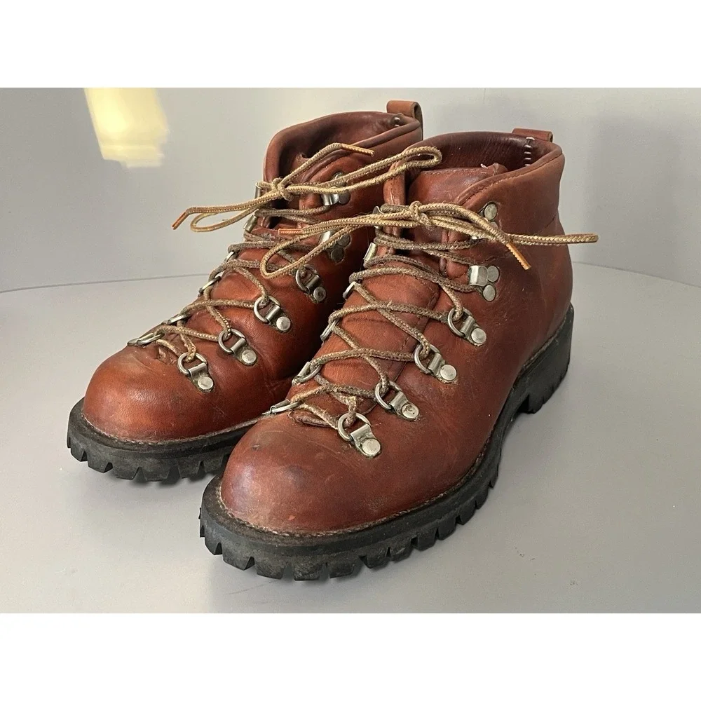 Vtg Danner Mountain light Hiking Boots Men's Size 8 B Leather Vibram - Nice!